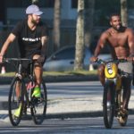 Pedro Scooby e Rafael Zulu pedalam na Barra da Tijuca