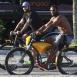 Pedro Scooby e Rafael Zulu pedalam na Barra da Tijuca