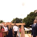Camila Queiroz e Klebber Toledo se casam no civil