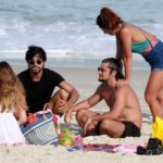 Bruno Gissoni, Rodrigo Simas e Yanna Lavigne na praia da Barra da Tijuca