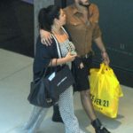 Fabiana Karla e o namorado em shopping da Barra da Tijuca