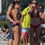 Letícia Spiller, Pedro Novaes e namorada na praia da Barra da Tijuca