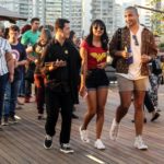 Gleici Damasceno tira foto com fãs em shopping da Barra da Tijuca