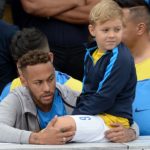 Neymar e Davi Lucca acompanham o torneio 'Neymar Jr Five's'