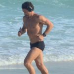 Flavio Canto corre na praia da Barra da Tijuca