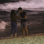 Rodrigo Simas e Agatha Moreira observam o eclipse lunar abraçados