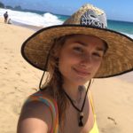 Sasha Meneghel em praia de Fernando de Noronha