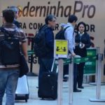 Paulo Betti em aeroporto do Rio de Janeiro