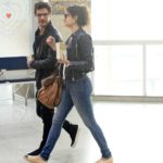 Daniel de Oliveira e Sophie Charlotte no aeroporto do Rio de Janeiro