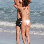Priscila Fantin e Bruno Lopes curtem praia e namoram