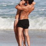 Priscila Fantin e Bruno Lopes curtem praia e namoram