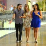 Kelly Key com marido e a filha em shopping do Rio de Janeiro