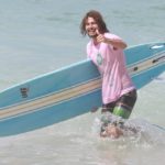 Rafael Vitti surfando na Praia da Macumba