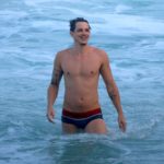 Rafael Losso dá um mergulho na Prainha