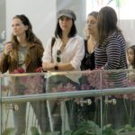 Fernanda Rodrigues com amigas em shopping do Rio de Janeiro