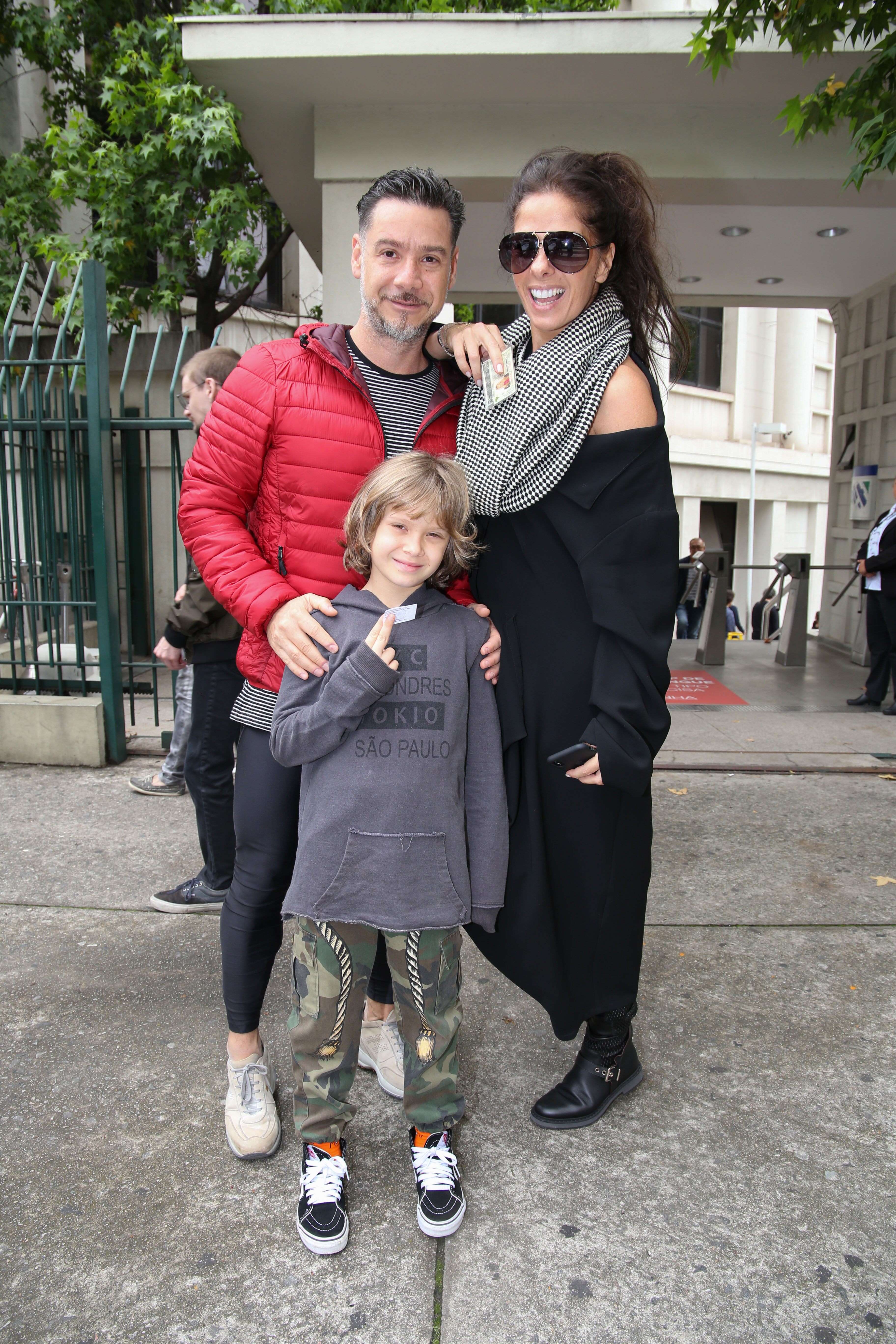 Adriane Galisteu, o marido Alexandre Iodice e o filho Vittorio