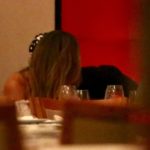 Nego do Borel é fotografado com loira em restaurante do Rio de Janeiro