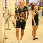 Paulo Vilhena passeia em shopping do Rio de Janeiro