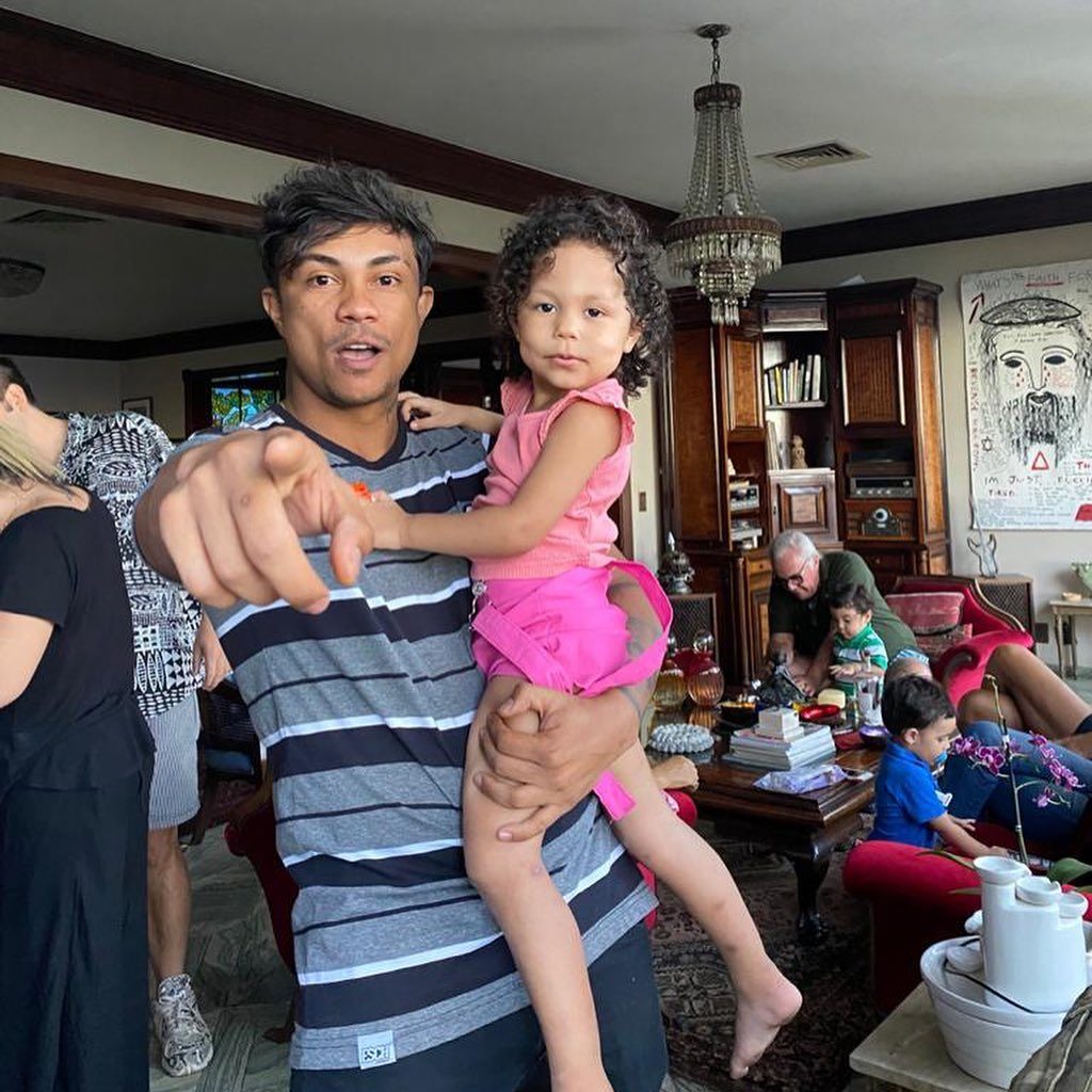 Xamã com a filha Akasha (Foto: Reprodução/Instagram)