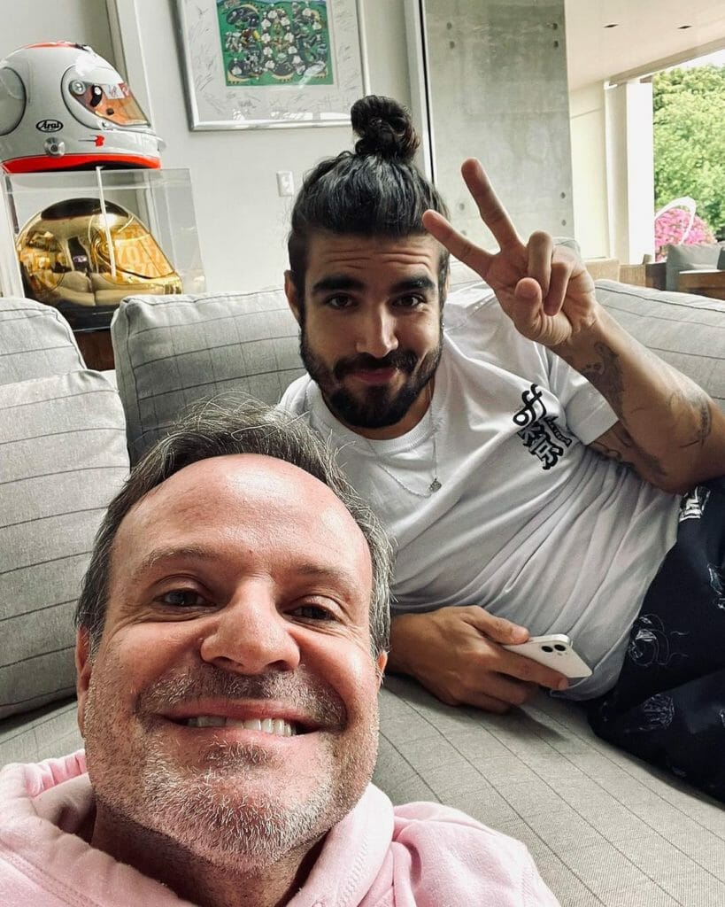 Caio Castro curte sábado com Rubinho Barrichello e surge sem aliança (Foto: Reprodução/Instagram)