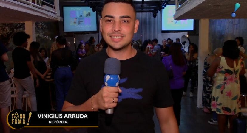 Vinicius Arruda faz sucesso como influenciador e como repórter do Tô Na Fama! da Rede TV!