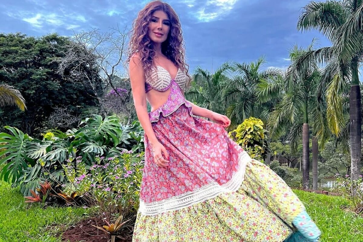A cantora Paula Fernandes chamou a atenção em registro (Foto: Reprodução/Instagram)
