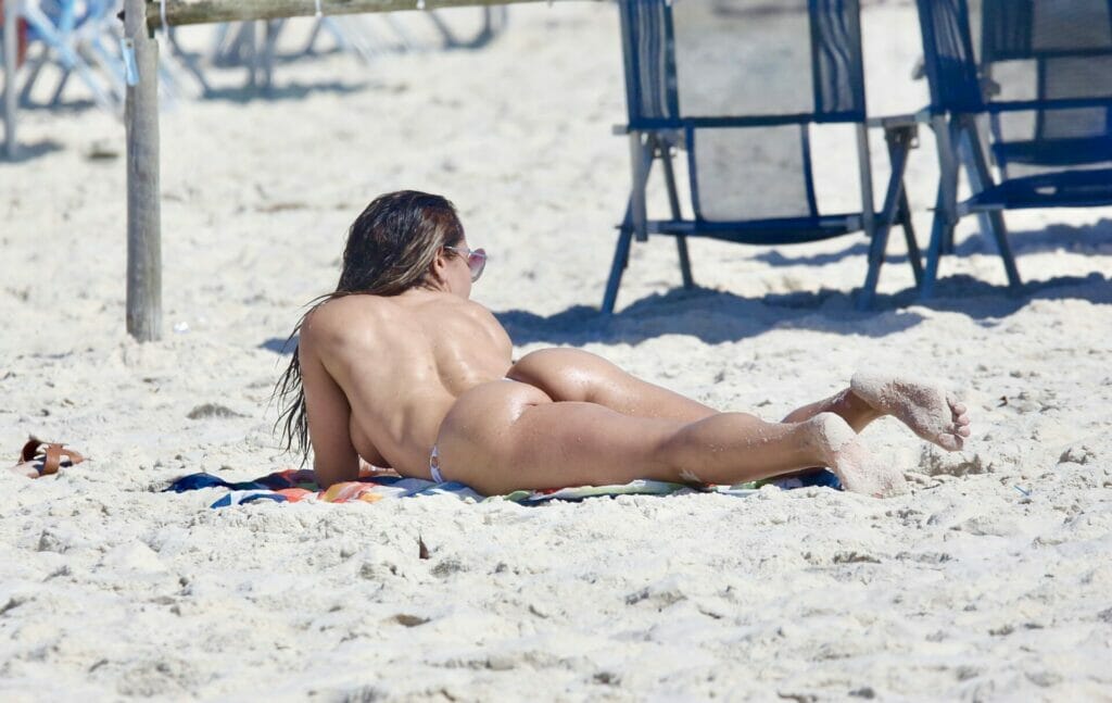 Mulher Melão topless