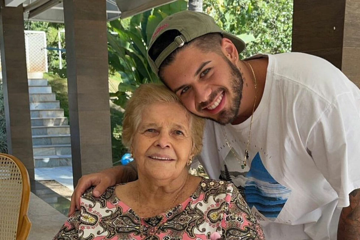 Dona Carmem Costa com o neto Zé Felipe (Foto: Reprodução Instagram)