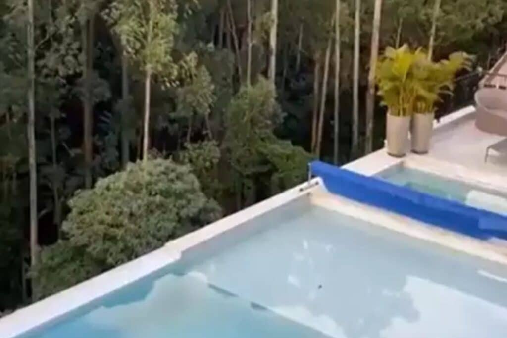 Veja as fotos da mansão da cantora sertaneja Simone Mendes