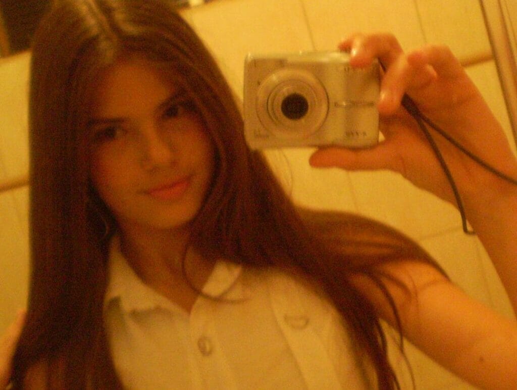 Camila Queiroz antes da fama