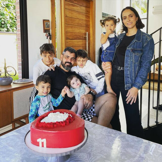 Juliano, Letícia Cazarré e os filhos 