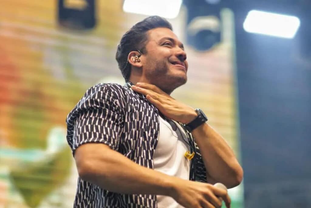Wesley Safadão enfrenta problemas vocais durante show em Itabuna (Foto: Reprodução YouTube)