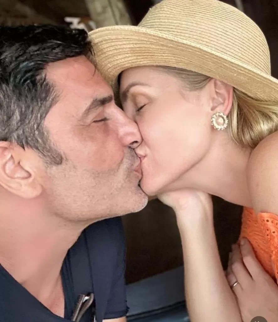 Primeiro beijo oficial entre Ana Hickmann e Edu Guedes (Foto: Instagram)