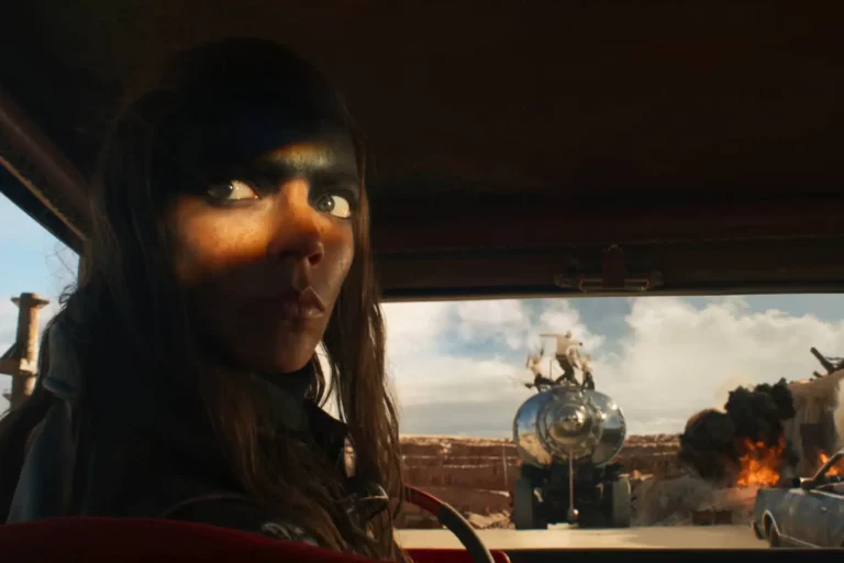 Anya Taylor-Joy em uma cena de Furiosa, Uma Saga Mad Max