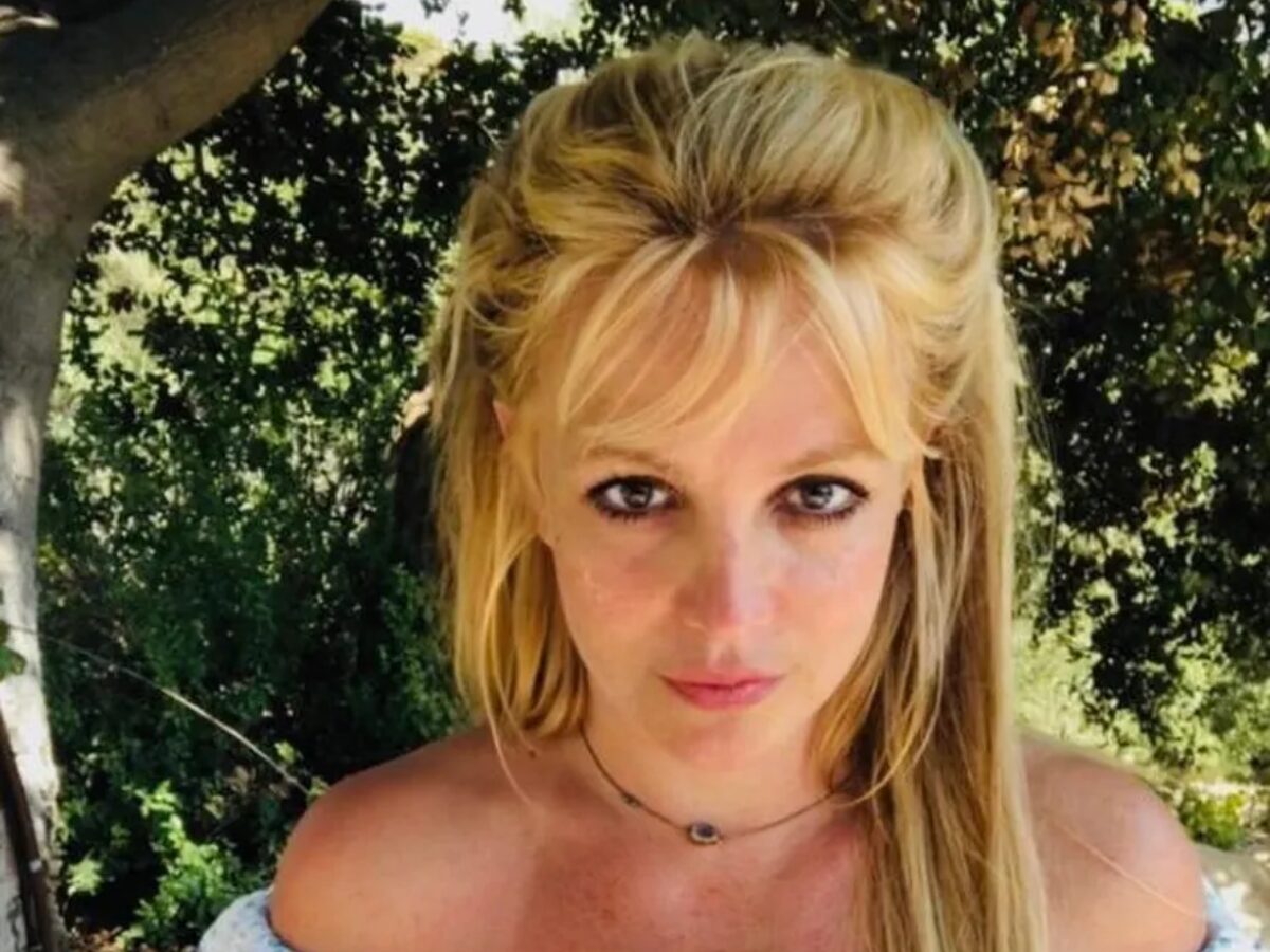 Pessoas próximas afirmam que Britney Spears está fora de controle e ‘temem o pior’