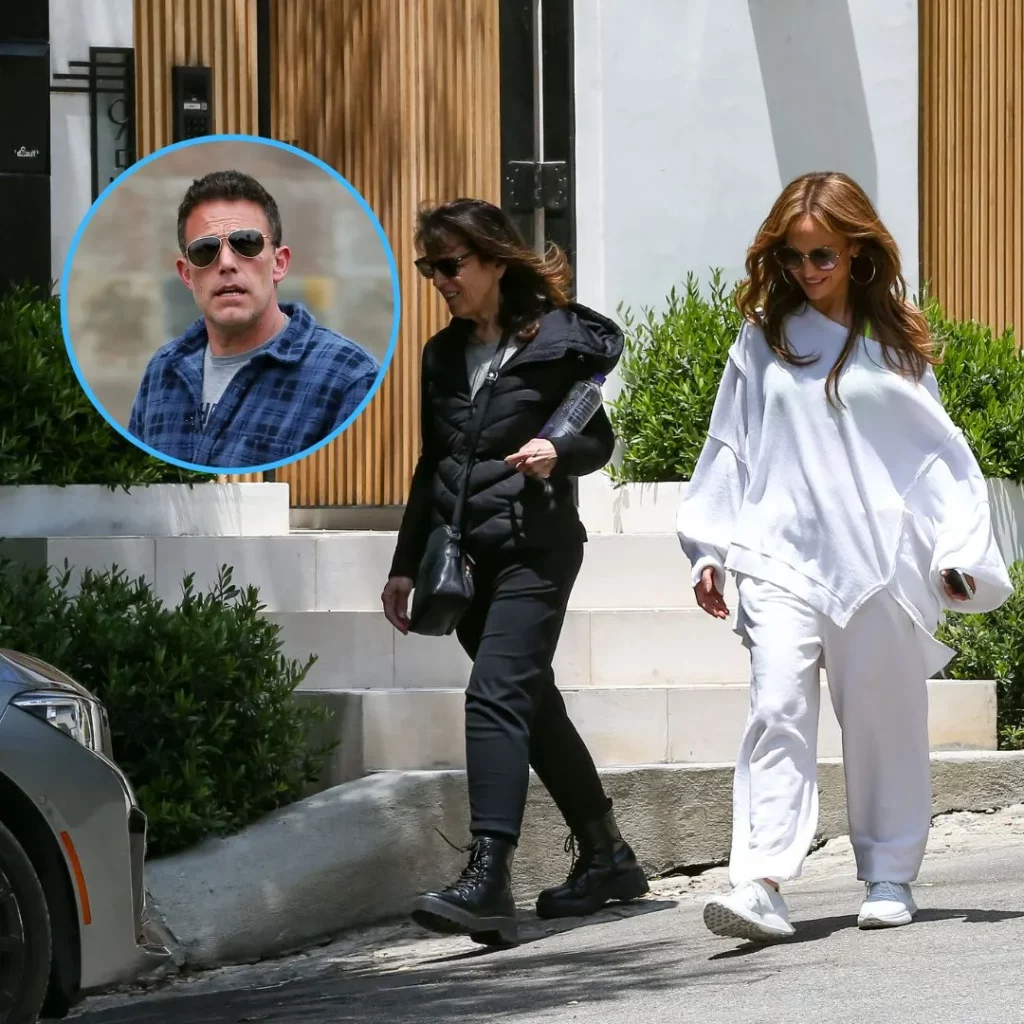 Jennifer Lopez foi vista, sem o marido, nesta 4a feira procurando casa em Los Angeles, com uma amiga