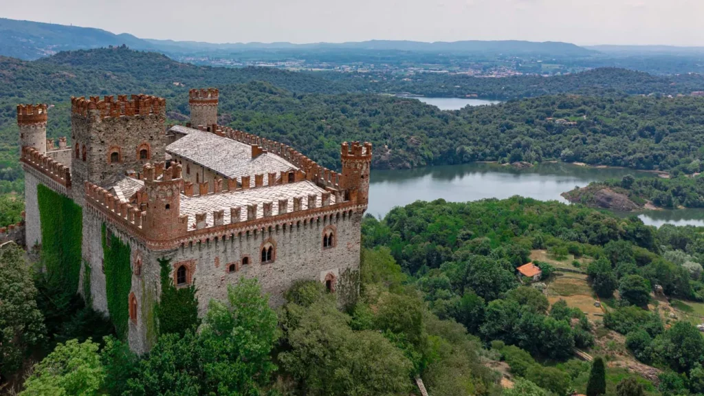 Castelo italiano na mira de Johnny Depp fica perto da cidade de Turim.